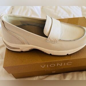 Vionic Women's White Leather Slip-On Loafers